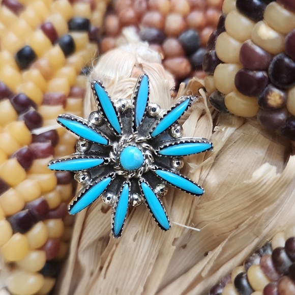 Beautiful NWOT Native American Zuni Turquoise Inlaid Flower Cluster Pendant 🩵💙 - Picture 11 of 12